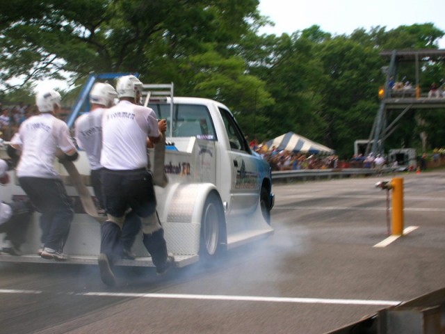 &quot;Hot&quot; drop--B Hose hydrant, 7/18/09.  Timmy, Kyle, &quot;Pickle&quot;, Burgess(semi in picture), & Smash